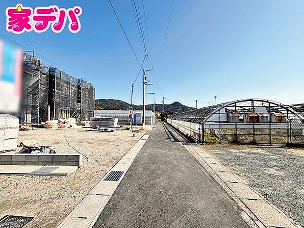 前面道路：南側約3ｍ幅