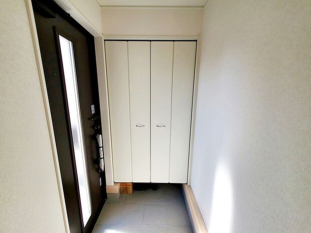 【SCL】 家族みんなの靴は意外に多くて大変！そんな時にこの大容量のシューズボックスは便利です！   