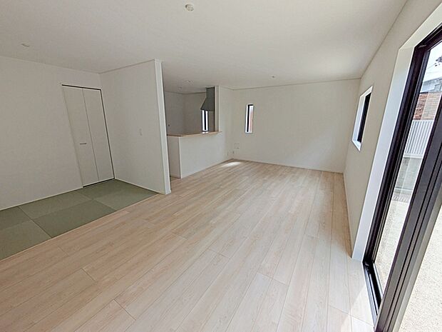 【施工例】温かみのあるナチュラルテイストのLDK。ダイニングセットを置いてもゆとりがあります！ 