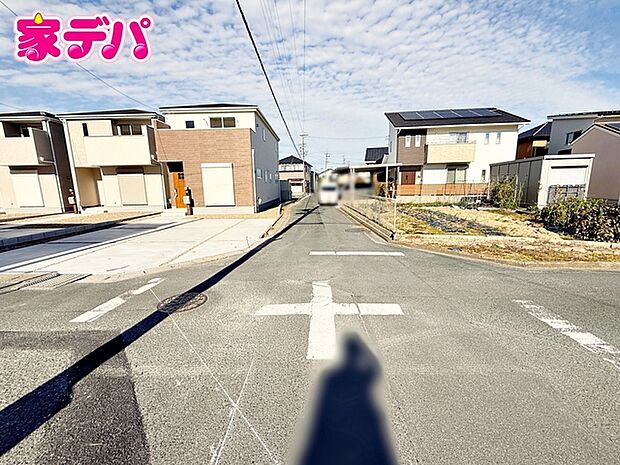 静かな住宅街で、車の出入りもスムーズです。