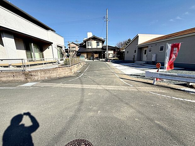 前面道路：北側約5ｍ幅