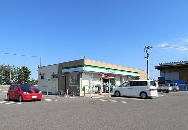 ファミリーマート蒲郡春日浦店（350m）