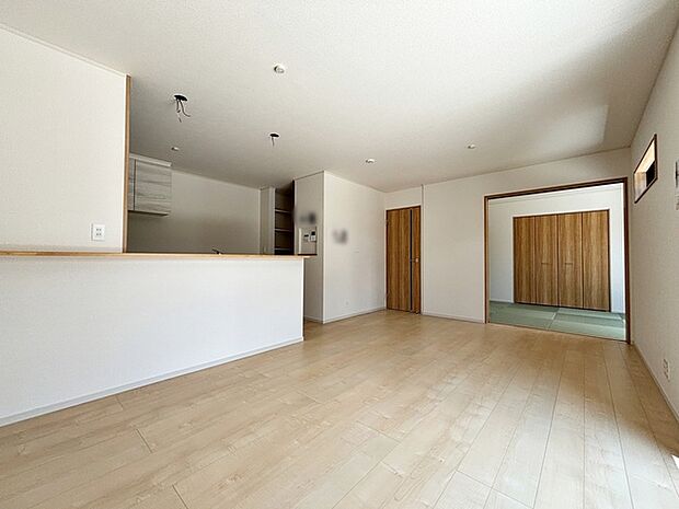 【施工例】温かみのあるナチュラルテイストのLDK。ダイニングセットを置いてもゆとりがあります!