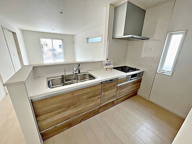 【施工例】小さなお子様にも目が届く、使い勝手の良い対面キッチンで楽しくお料理ができます！