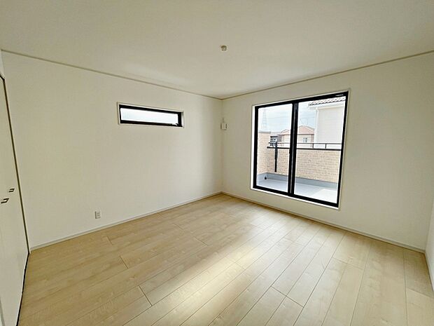 【施工例】主寝室です。二面採光で明るく、風通しも良好です。ご夫婦のくつろぎの場所として最適です！  