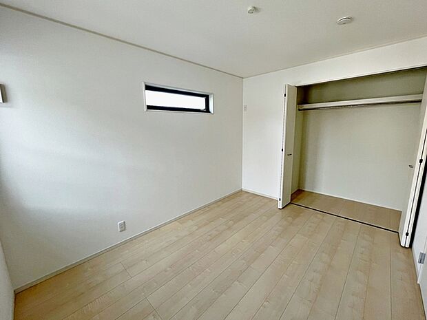 【施工例】お子様の一人部屋に最適な居室です。クローゼット付きで自然とお片付けできる環境に!
