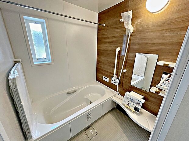 【施工例】ゆったり入れる浴槽、一日の疲れを癒してくれるくつろぎのバスタイムを…