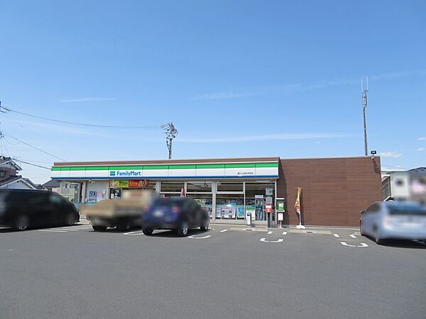 ファミリーマート豊川小坂井伊奈店（1180m）