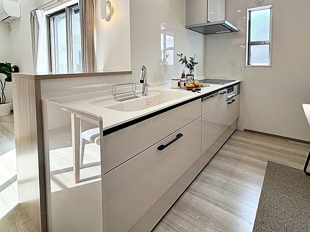 【キッチン】 小さなお子様にも目が届く、使い勝手の良い対面キッチンで楽しくお料理ができます！ 