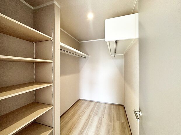 WICは洋服、帽子、バッグなど全て収納可能!お部屋がスッキリ整理整頓できます!