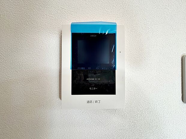 【ＴＶモニター付きインターホン】 防犯性に優れた安心のシステム。訪問者が一目でわかります。 