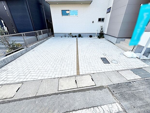 駐車スペースは2台分を確保!並列駐車が可能で車の出し入れもしやすく、運転の苦手な方にも安心です。