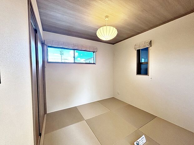 【和室4.5帖】 リビングと続き間の和室は落ち着きますね。ゆったりとした時間を過ごせます。 
