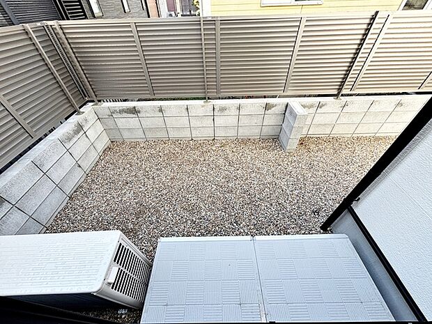 ガーデニングで四季折々のお花が楽しめます。