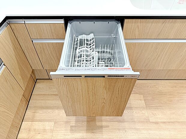 食器洗浄乾燥機は時間のかかる食器洗いを楽にしてくれる上に水道代も安くなるスグレモノ 