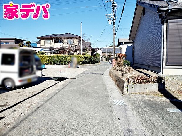 静かな住宅街で、車の出入りもスムーズです。 
