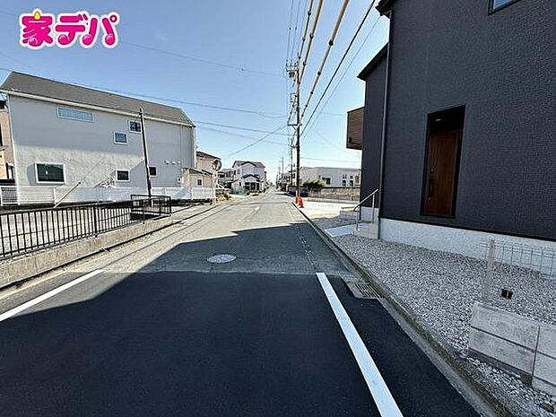 前面道路:東側約6m幅、南側6m幅、角地のため陽当たり良好です。