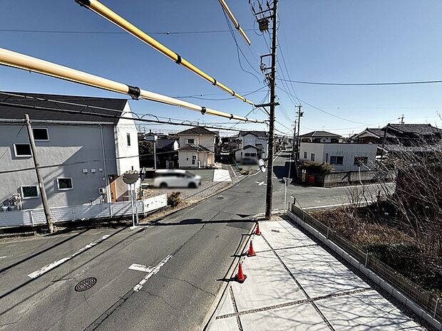 隣家との距離が保たれ、視線が気になりにくい2階の眺めです