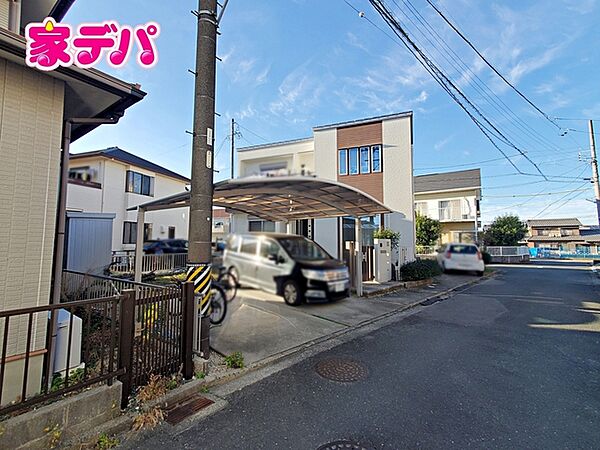 北東角地で開放的な立地、日当たり風通し良好！
