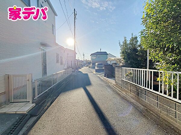 前面道路：北側約4ｍ幅