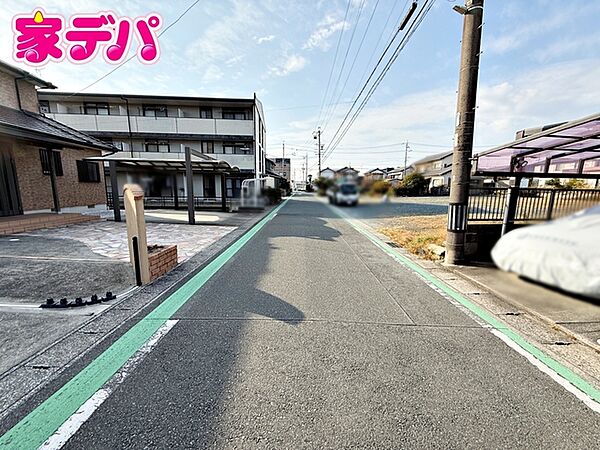 静かな住宅街で、車の出入りもスムーズです。