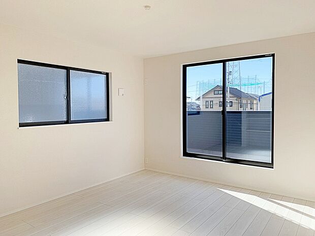 【施工例】南向きならではの恵まれた採光・通風。明るいお部屋は開放感がありますね。 