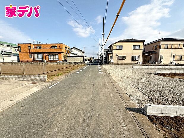 前面道路も広く車通りも少ないので、運転が苦手な方でも自分のペースで駐車ができます