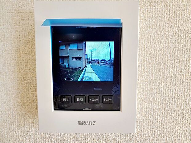 映像と音声で玄関先の様子をチェックできるモニター機能で安心