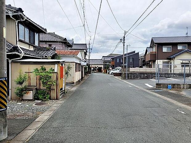 前面道路:南東側約6m幅
