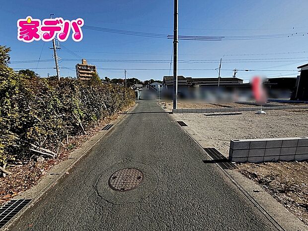 前面道路も広く車通りも少ないので、運転が苦手な方でも自分のペースで駐車ができます  