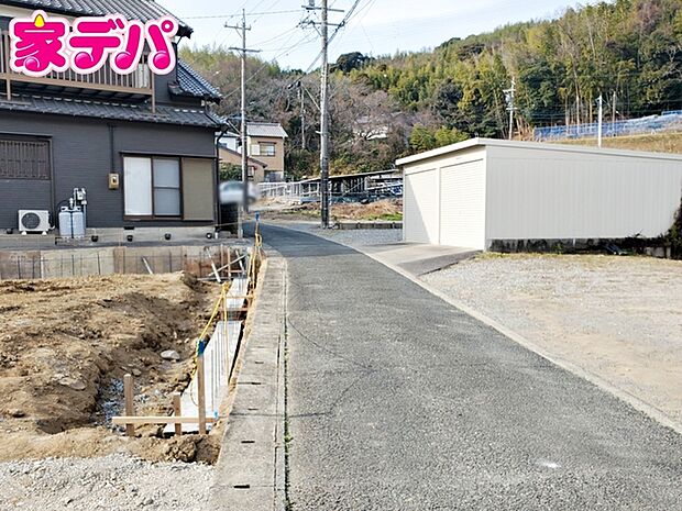 前面道路:北東側約4m幅