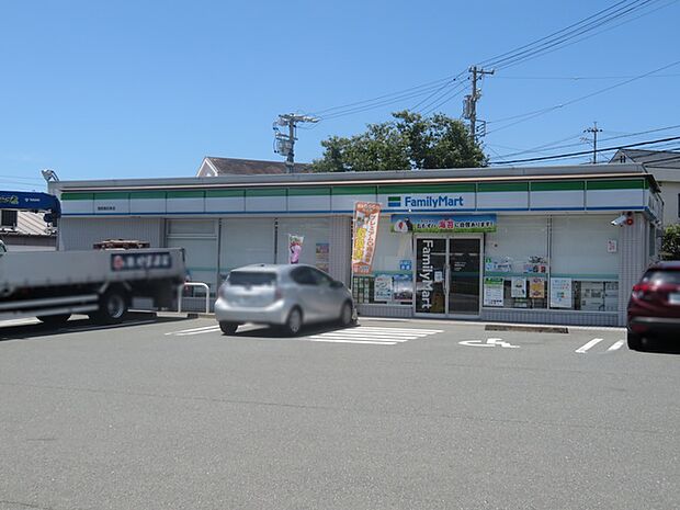 ファミリーマート蒲郡諏訪東店（880m）