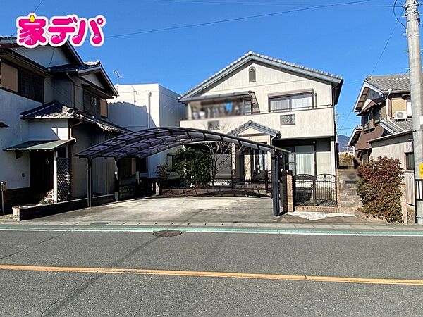 南北二方道路に面し、間口も広々！駐車スペース豊富で、来客時にも対応可能！