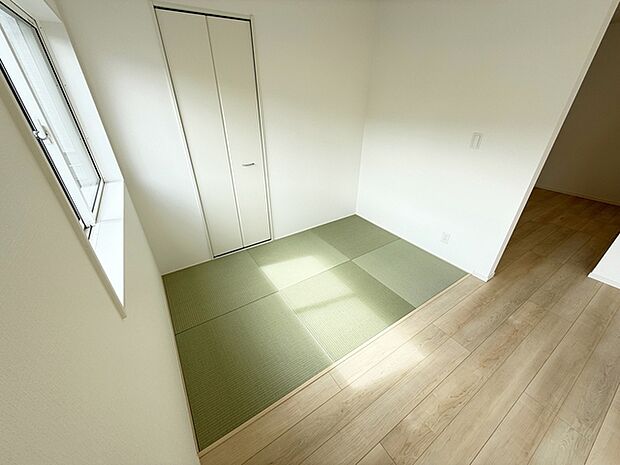 【タタミコーナー3帖】 お部屋が一体になる便利なタタミコーナー！ちょっと横になったり、ごろ寝したりできるスペースです！  