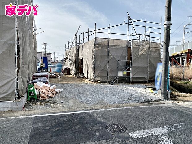 【1号棟】上棟しました! ・長期優良住宅 ・平屋建て ・4LDK ・LDK15.75帖、隣接洋室4.5帖 ・全居室収納完備 ・シューズクローク ・パントリー ・トイレ2ヶ所 ・南庭 ・並列駐車場3台可