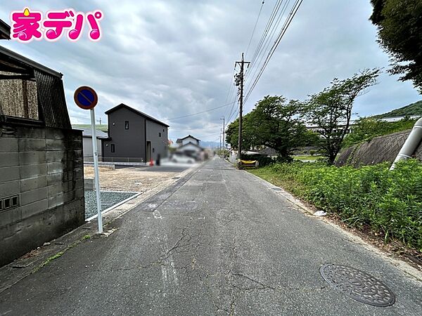 前面道路：北東側約6ｍ幅