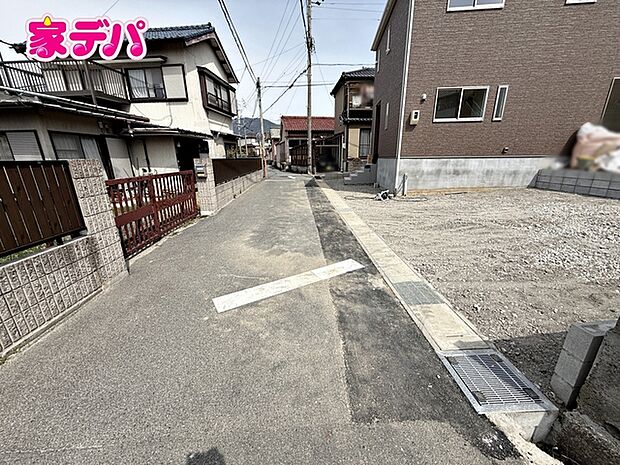 静かな住宅街で、車の出入りもスムーズです。