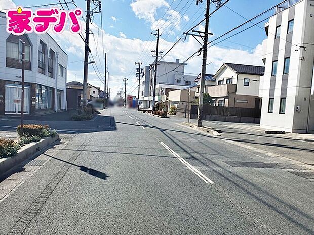 前面道路：南東側約16ｍ幅