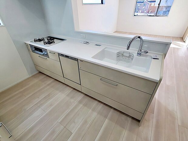 【キッチン】 小さなお子様にも目が届く、使い勝手の良い対面キッチンで楽しくお料理ができます!