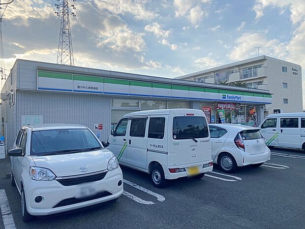 ファミリーマート豊川牛久保駅通店(340m)