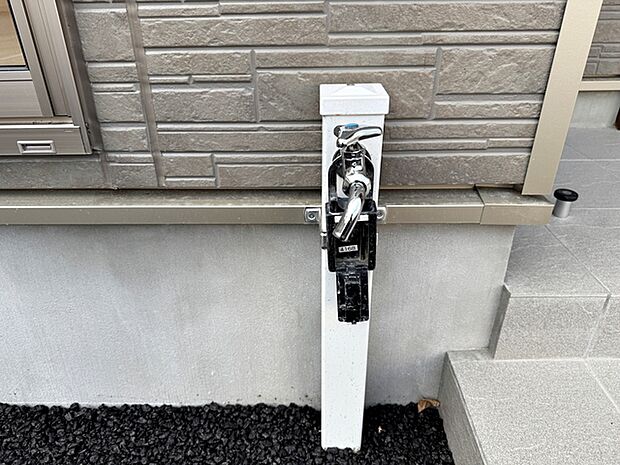 立水栓は、お庭の水撒き、洗車、お掃除、お子様の水遊びなど便利です!
