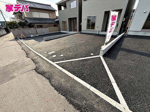 駐車場は2台分を確保、並列で駐車できます。