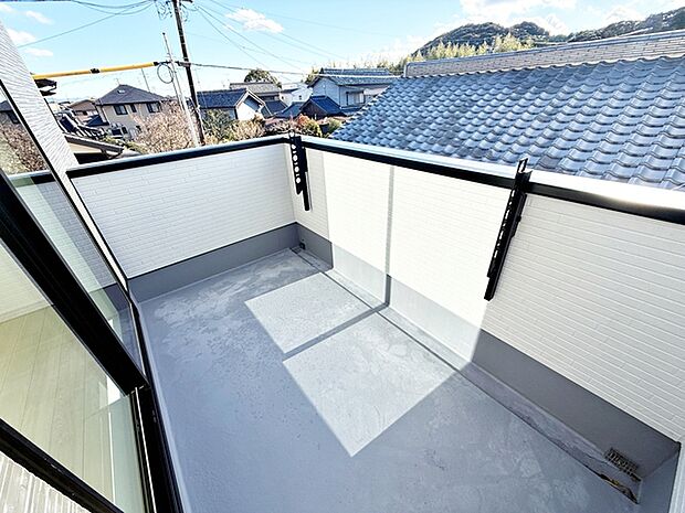 陽当たり良好で、晴れた日には洗濯物がカラッと乾きますね