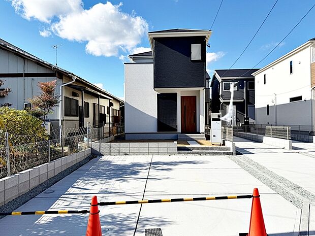 駐車場は2台分を確保、並列で駐車できます。