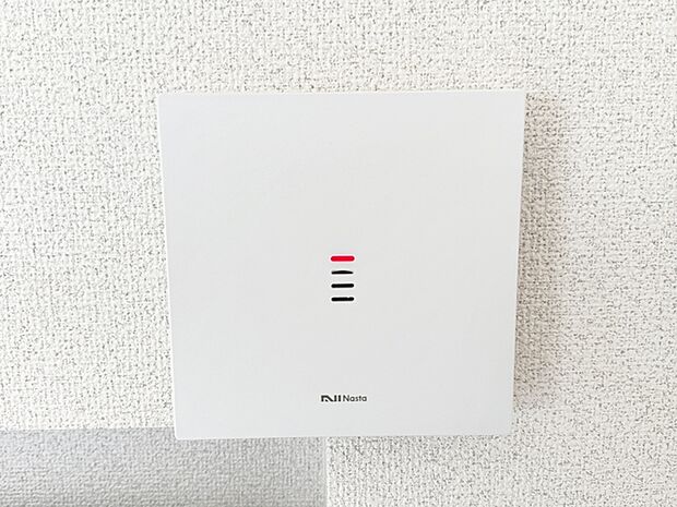 タブレットやスマホで、家中どこにいても応答可能。自動音声もあるので忙しい時に便利です。 