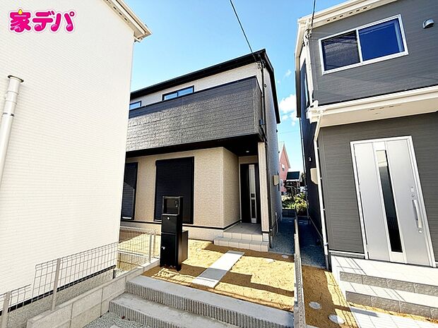 完成しました！現地ご案内いたします。お気軽にお問い合わせください！（左奥の建物です） 