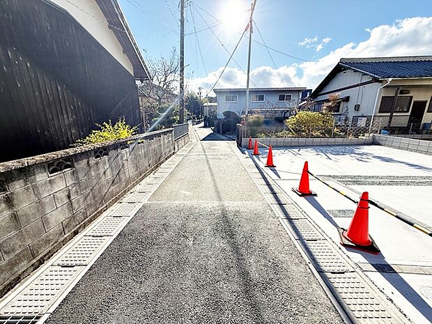 前面道路:南東側約3.5m幅