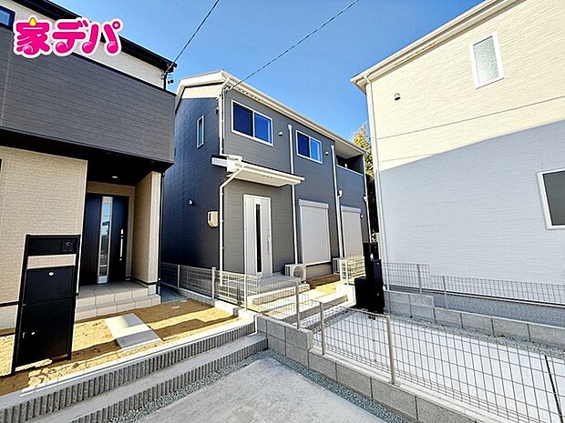 完成しました!現地ご案内いたします。お気軽にお問い合わせください!(右奥の建物です)