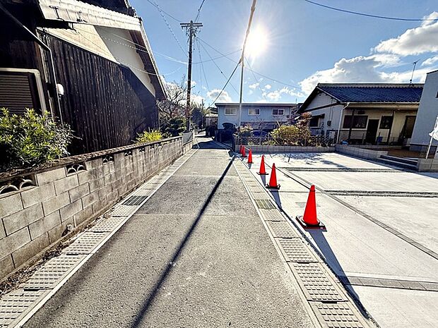 前面道路:南東側約3.5m幅