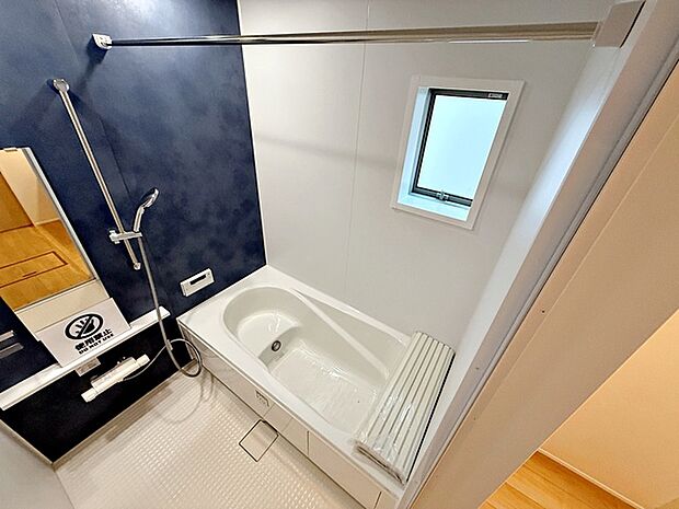 【浴室】 ゆったりと入れる1坪タイプのお風呂が魅力!便利な追い炊き機能付きです!